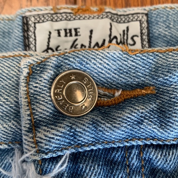 The Beverly Hills Denim Company Cut-off Jean Shorts Women’s Frayed Zip Size 9/10 - Picture 2 of 7